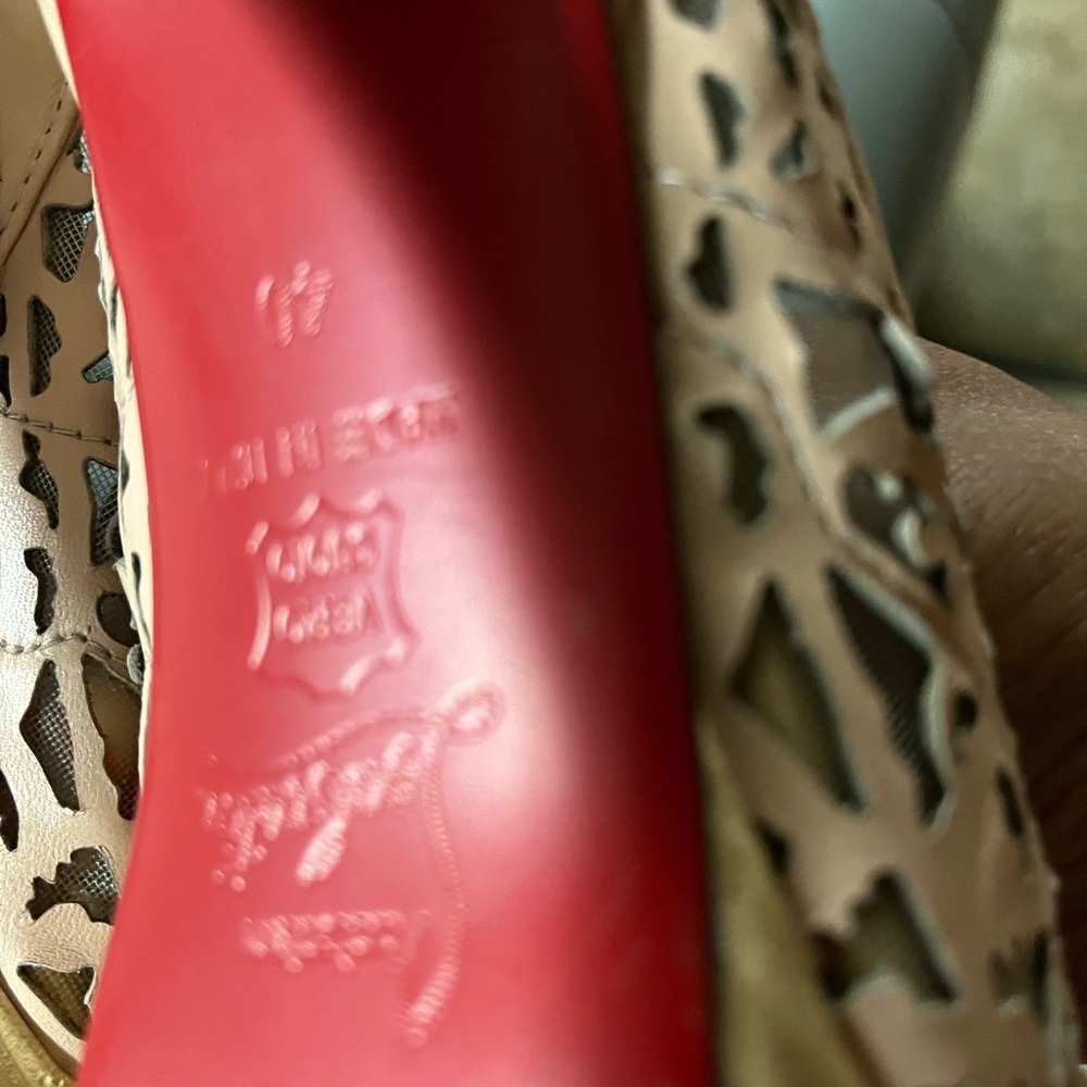 Red bottom heels - Picture 3 of 7